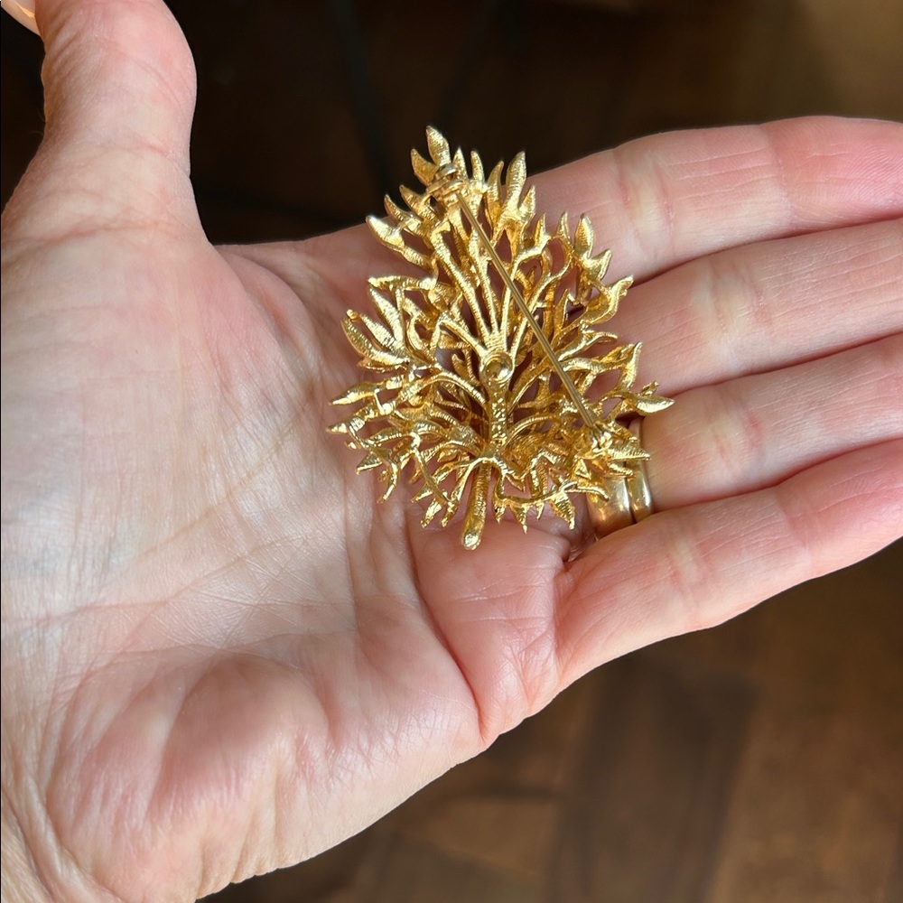 Gold Leaf Brooch - Picture 3 of 6